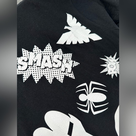 Black and white Marvel Avengers Unisex Graphic Tee - Picture 4 of 6